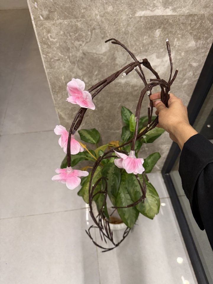 إضاءة ديكورية بشكل أغصان — صورة 9