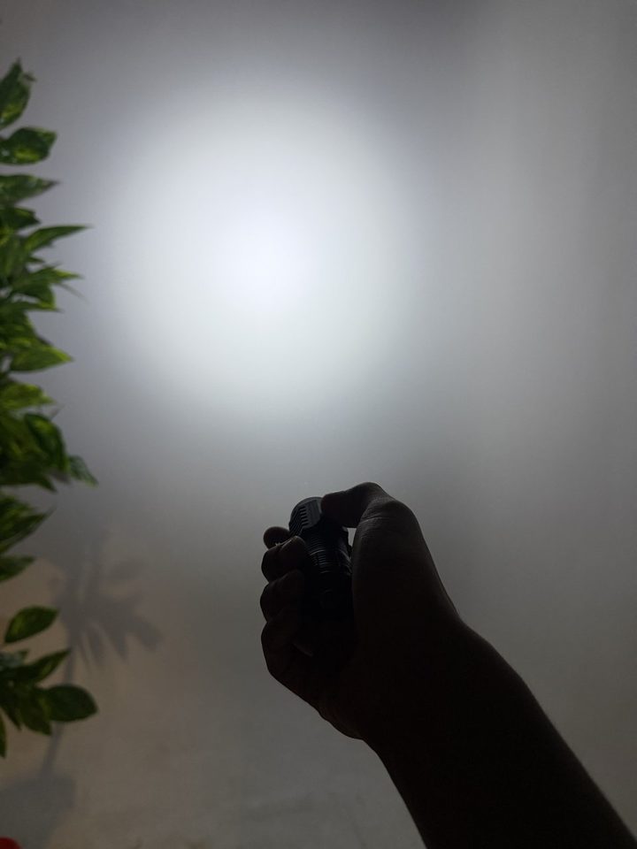 كشاف Triple Core Flashlight HP-01 — صورة 5