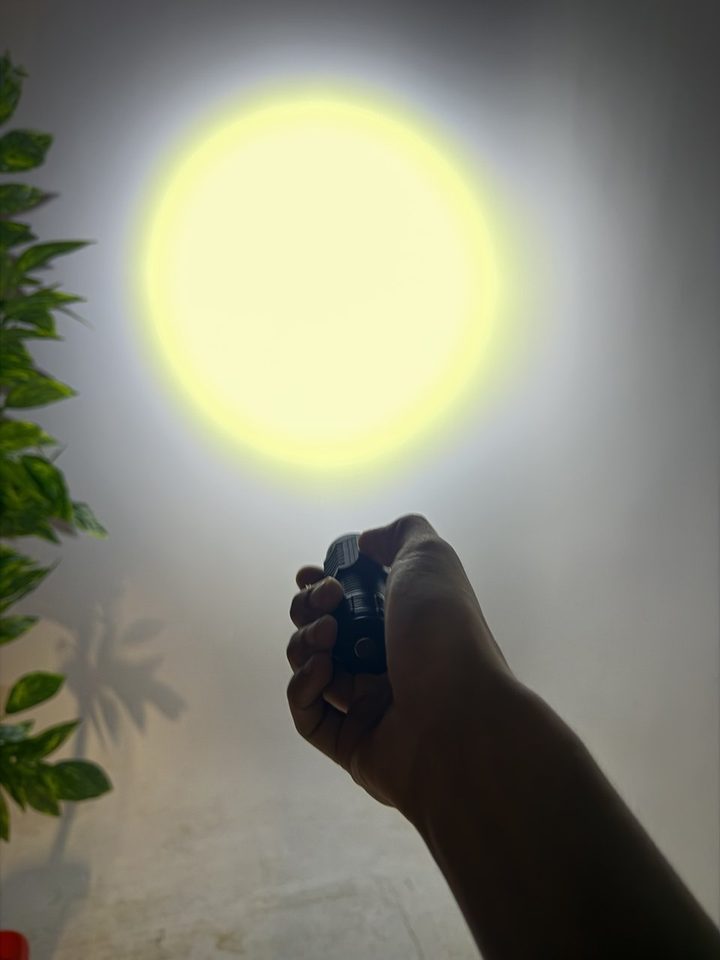 كشاف Triple Core Flashlight HP-01 — صورة 3