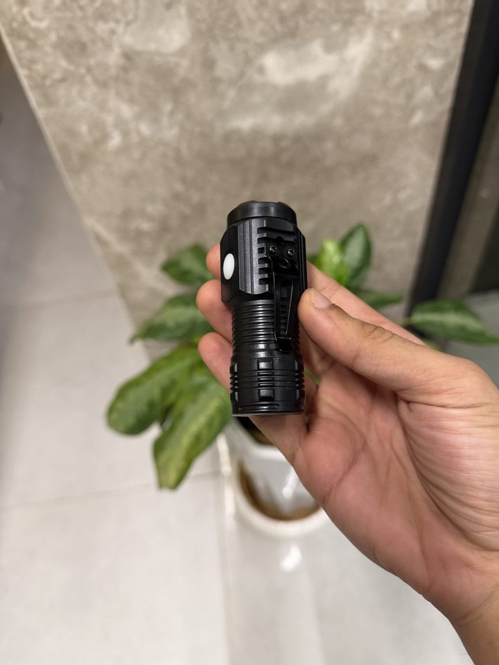 كشاف Triple Core Flashlight HP-01 — صورة 4